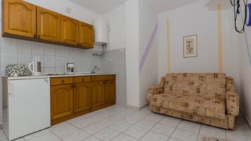 Eget kjøkken | Kjøleskap, kokeplater og kaffetrakter/tekoker