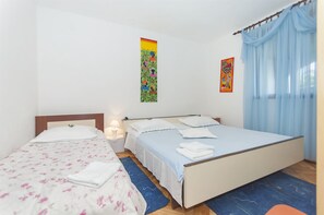 Free WiFi, bed sheets - Apartment Maksim (Rogoznica)