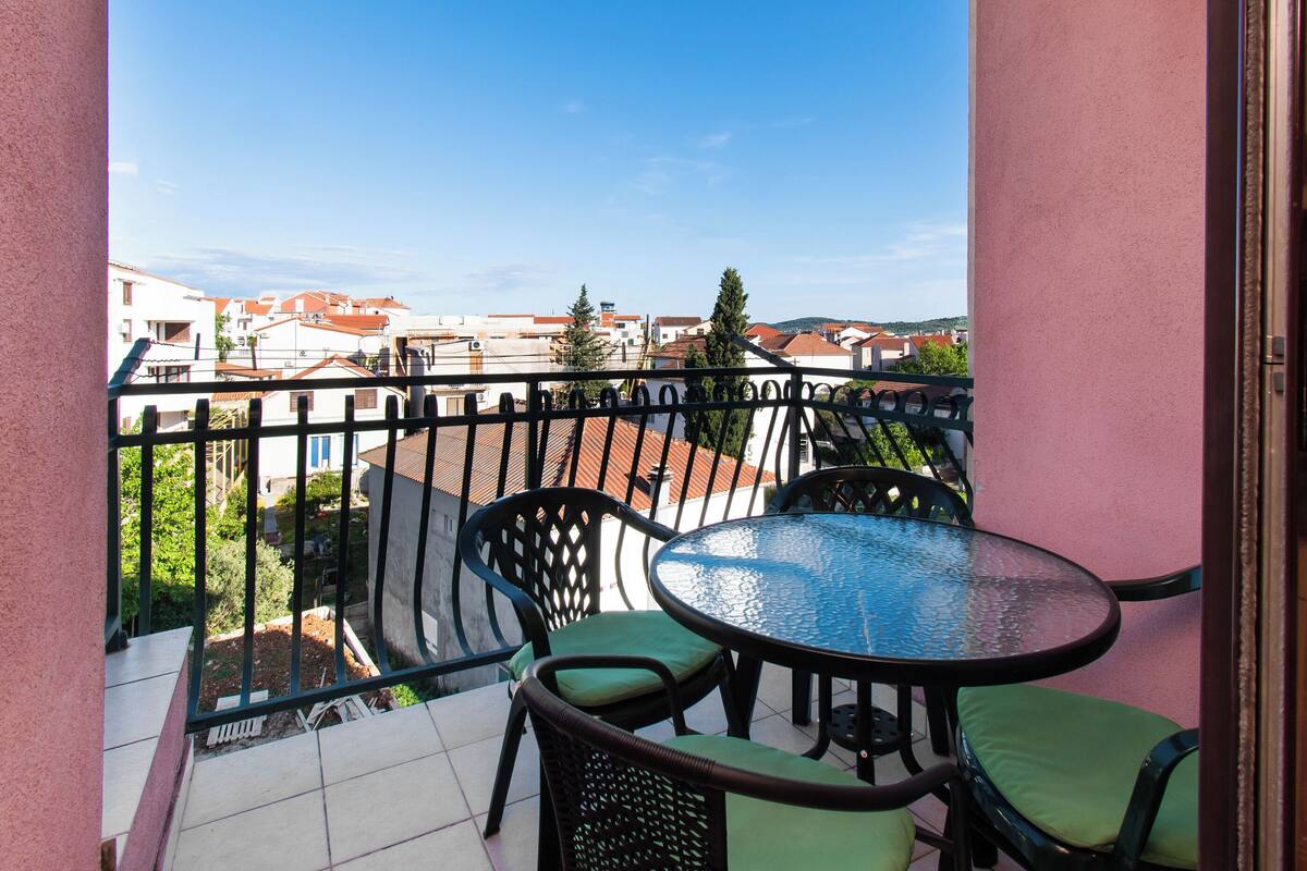 Apartment (A2) | Balkon