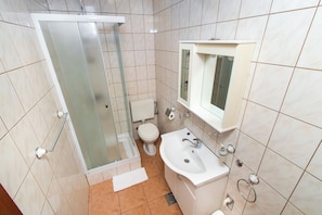 Apartment (A1) | Bathroom