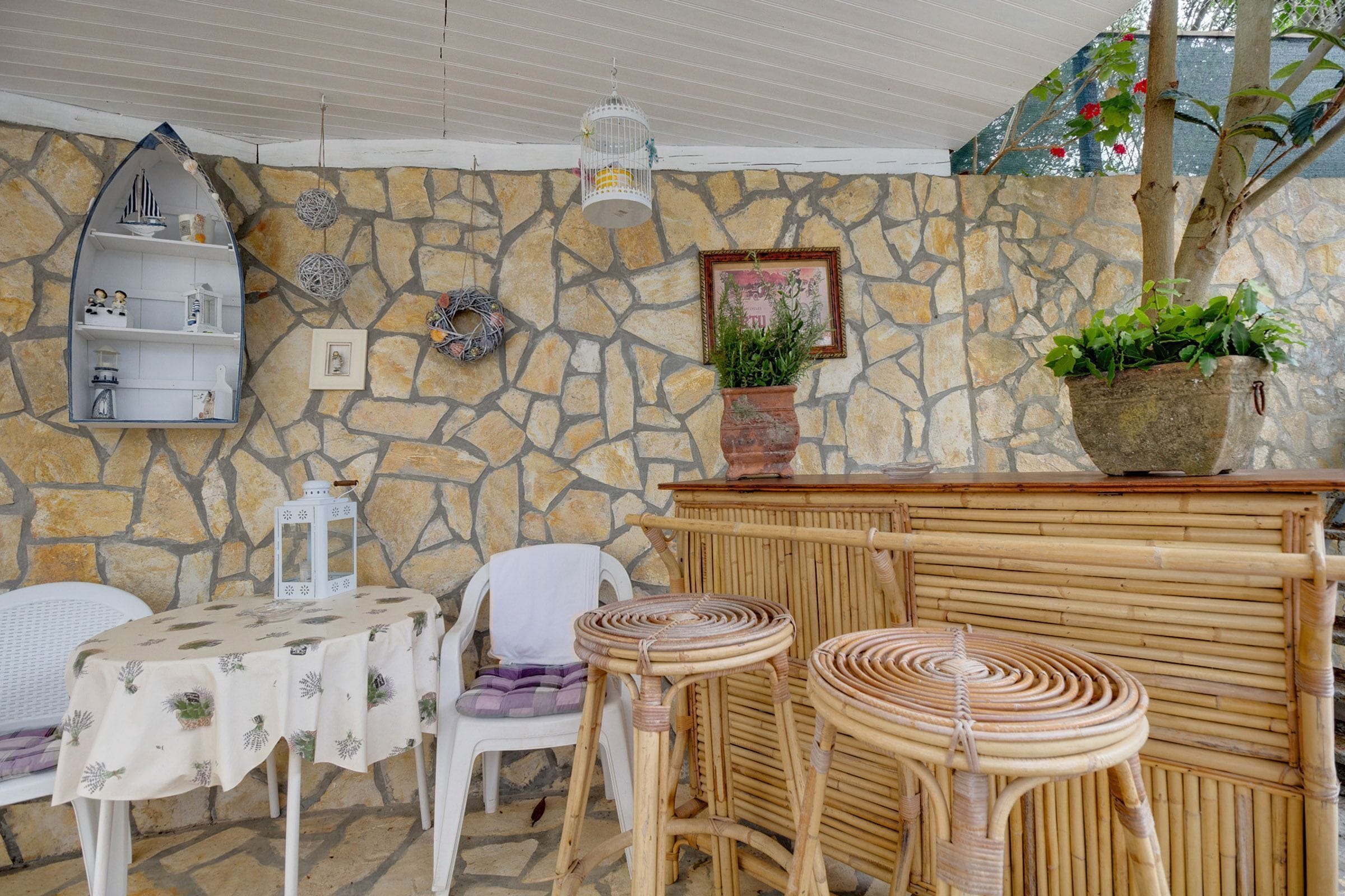 Room (S5) | Terrace/patio