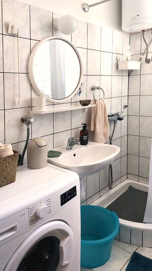 Apartment (A1) | Bathroom | Hair dryer, towels