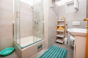 Apartment (A2) | Bathroom | Shower