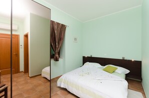 3 bedrooms, in-room safe, iron/ironing board, free WiFi