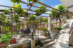 Courtyard - Apartments Milan (Lovran)