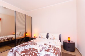 3 bedrooms, in-room safe, iron/ironing board, free WiFi - Apartments Milan (Lovran)