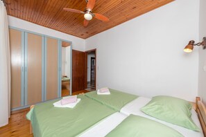 Free WiFi, bed sheets - Apartment Lidija (Tisno)