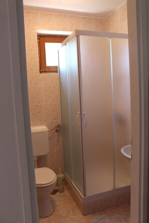 Studio (A1) | Bathroom