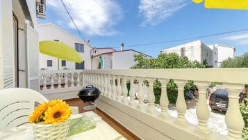 Camera (S3) | Balcone