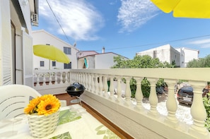 Room (S3) | Balcony - Apartment and Rooms Artina (Vodice)