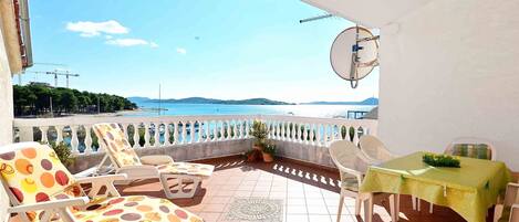 アパートメント (A1)