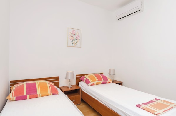 Room (S4) - Apartment and Rooms Artina (Vodice)