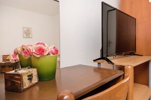 Room (S4) | Interior - Apartment and Rooms Artina (Vodice)