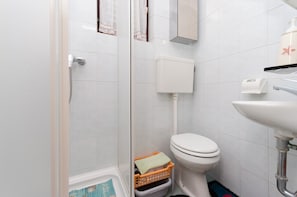 Bathroom | Shower - Apartments Ilinka (Lovran)