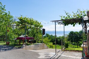 Water view - Apartments Ilinka (Lovran)