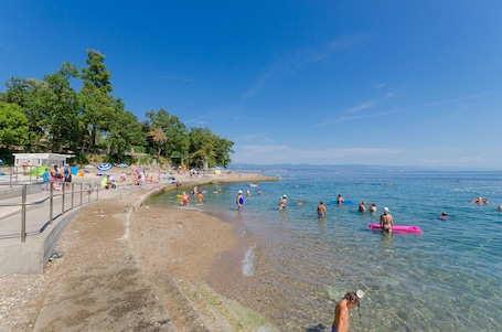 Beach. Apartments Ilinka