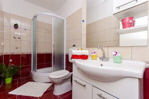 Bathroom | Shower - Apartments Smilje (Razanj)