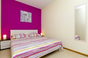 5 bedrooms, free WiFi, bed sheets