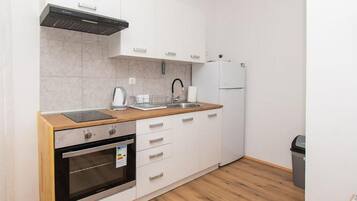 Apartment (A1) | Dapur peribadi | Peti sejuk, dapur, cerek elektrik