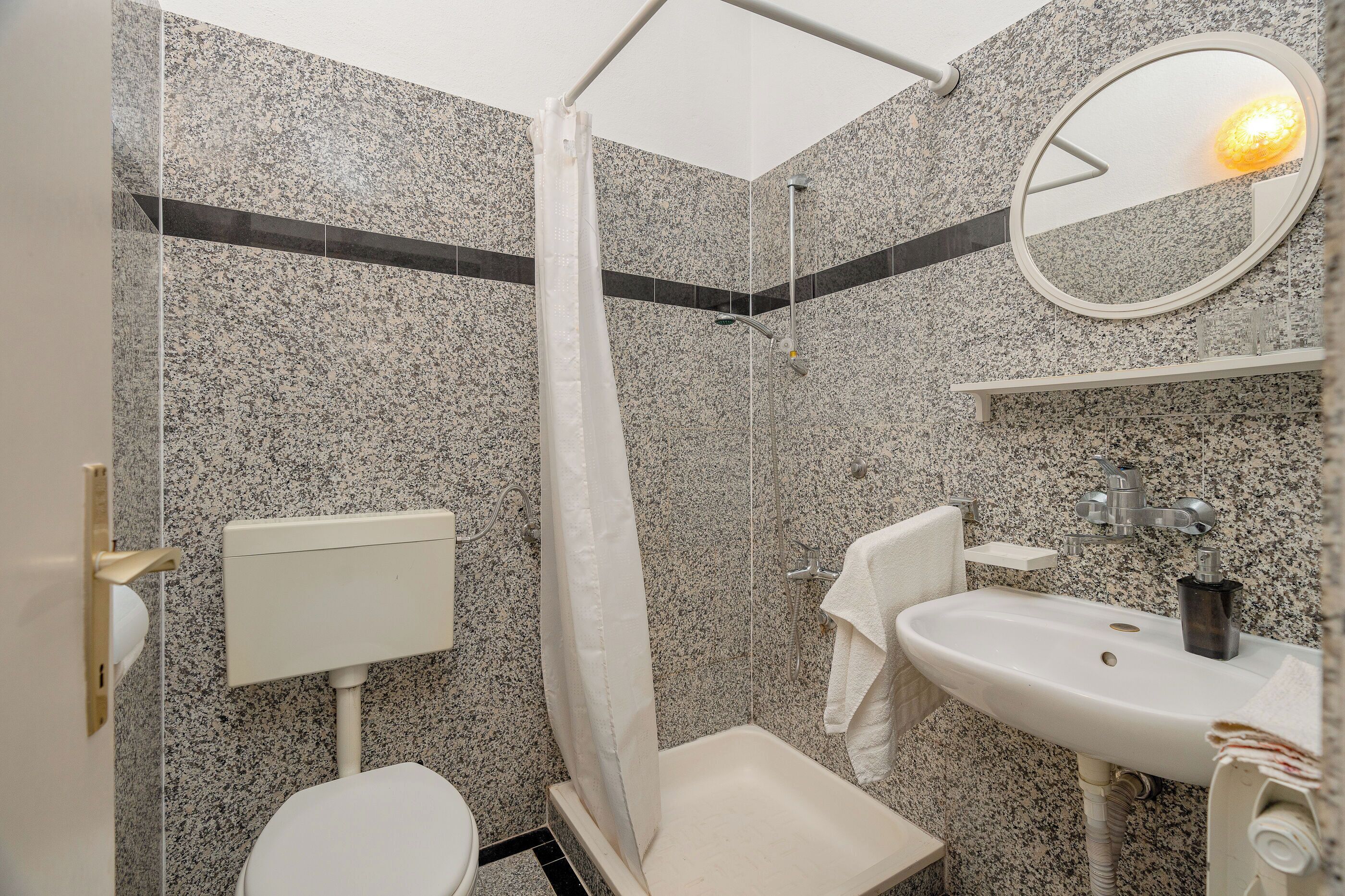 Studio (A7) | Bathroom | Towels