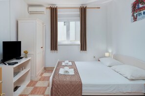 Studio (A1) | 7 bedrooms - Apartments Family Gligora (Kolan)