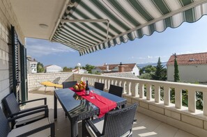 Terrace/patio - Apartments and Room Villa Niko (Bol)