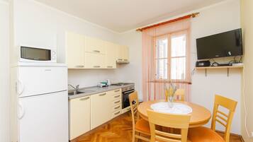 Apartment (A1) | Eigene Küche | Kühlschrank, Mikrowelle, Wasserkocher mit Kaffee-/Teezubehör