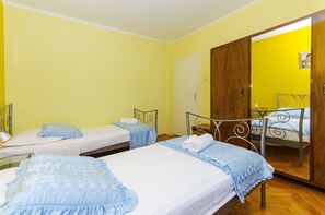 Apartment (A1) | Iron/ironing board, bed sheets