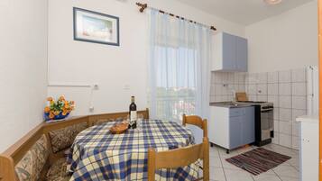 Apartment (A1) | Dining