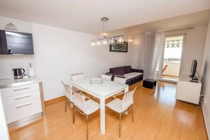 Apartment (A1) | Dining