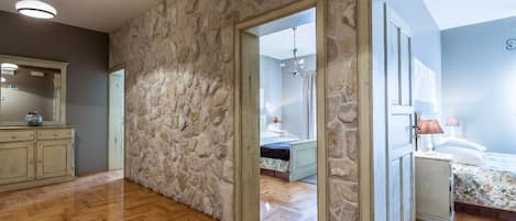 Apartment (A6) | Hallway