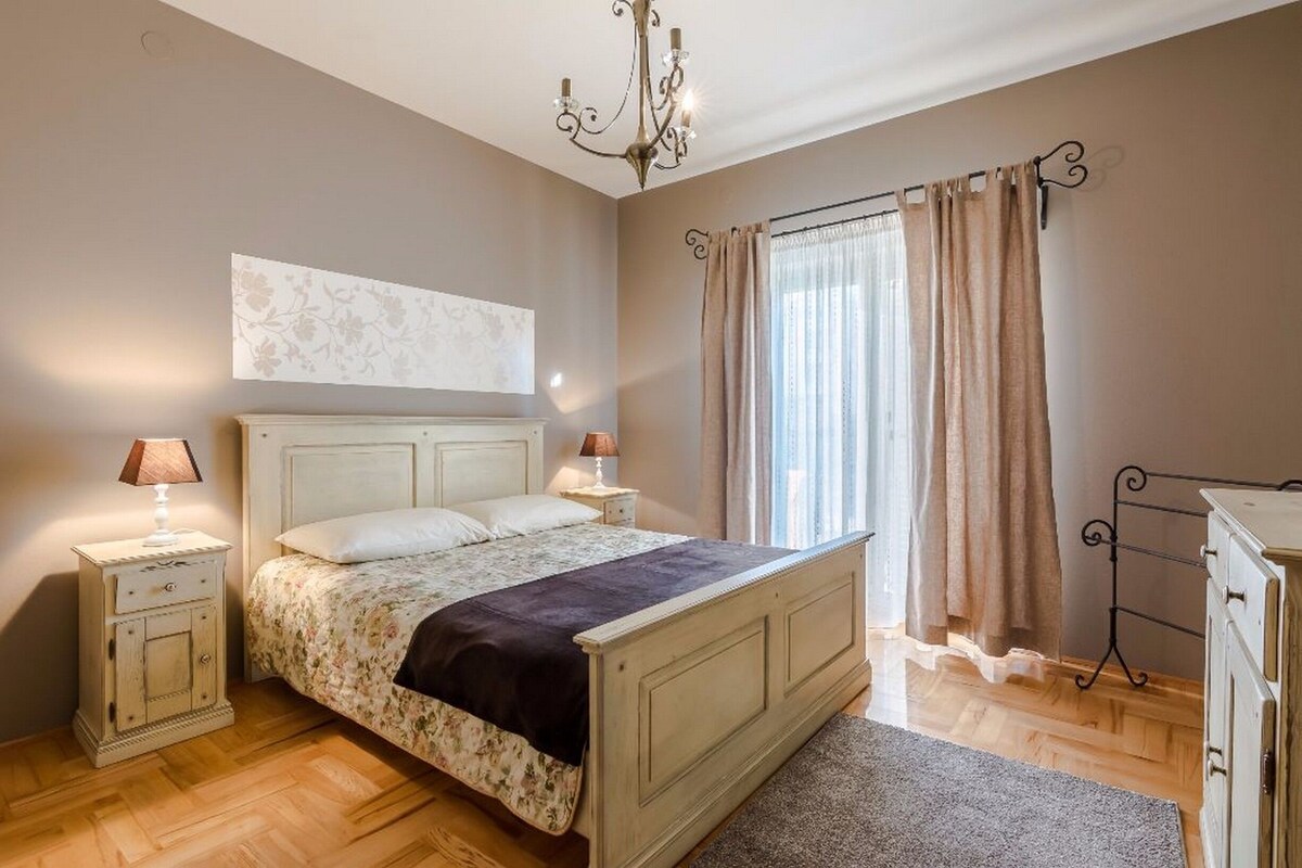 Apartment (A6)