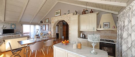 Cozinha privada | Geladeira, micro-ondas, cooktop, lava-louças