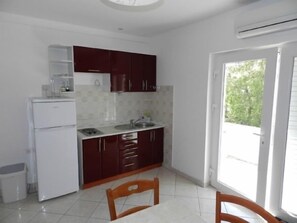 Private kitchen | Fridge, stovetop, espresso maker, electric kettle