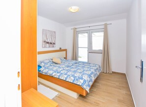 Free WiFi, bed sheets