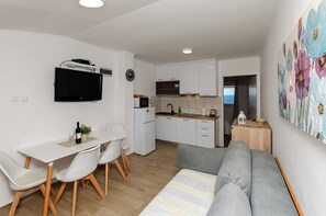Apartment (A2) | Living area | TV