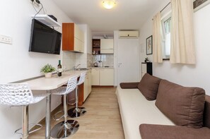 Apartment (A1) | Living area | TV - Apartments Mijo (Murter)