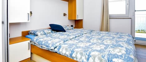 Free WiFi, bed sheets