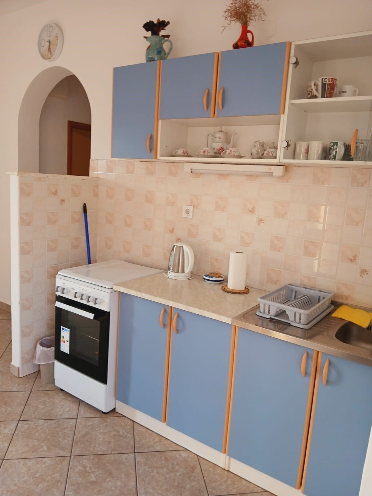 Apartment (A1) | Private kitchen | Fridge, microwave, oven, stovetop
