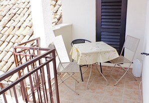 Apartment (A1) | Outdoor dining