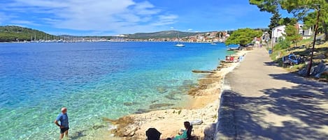 靠近海滩