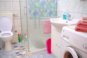 Apartment (A1) | Bathroom