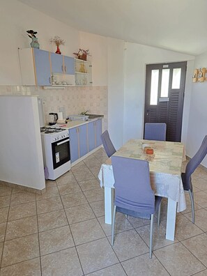 Fridge, microwave, oven, stovetop - Apartment Vlatka (Rogoznica)