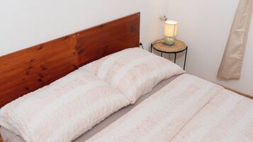 Studio (A2) | Free WiFi, bed sheets