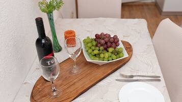 Studio (A2) | Dining