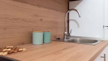 Monolocale (A2) | Cucina privata | Frigorifero, piano cottura, pentole/stoviglie/utensili