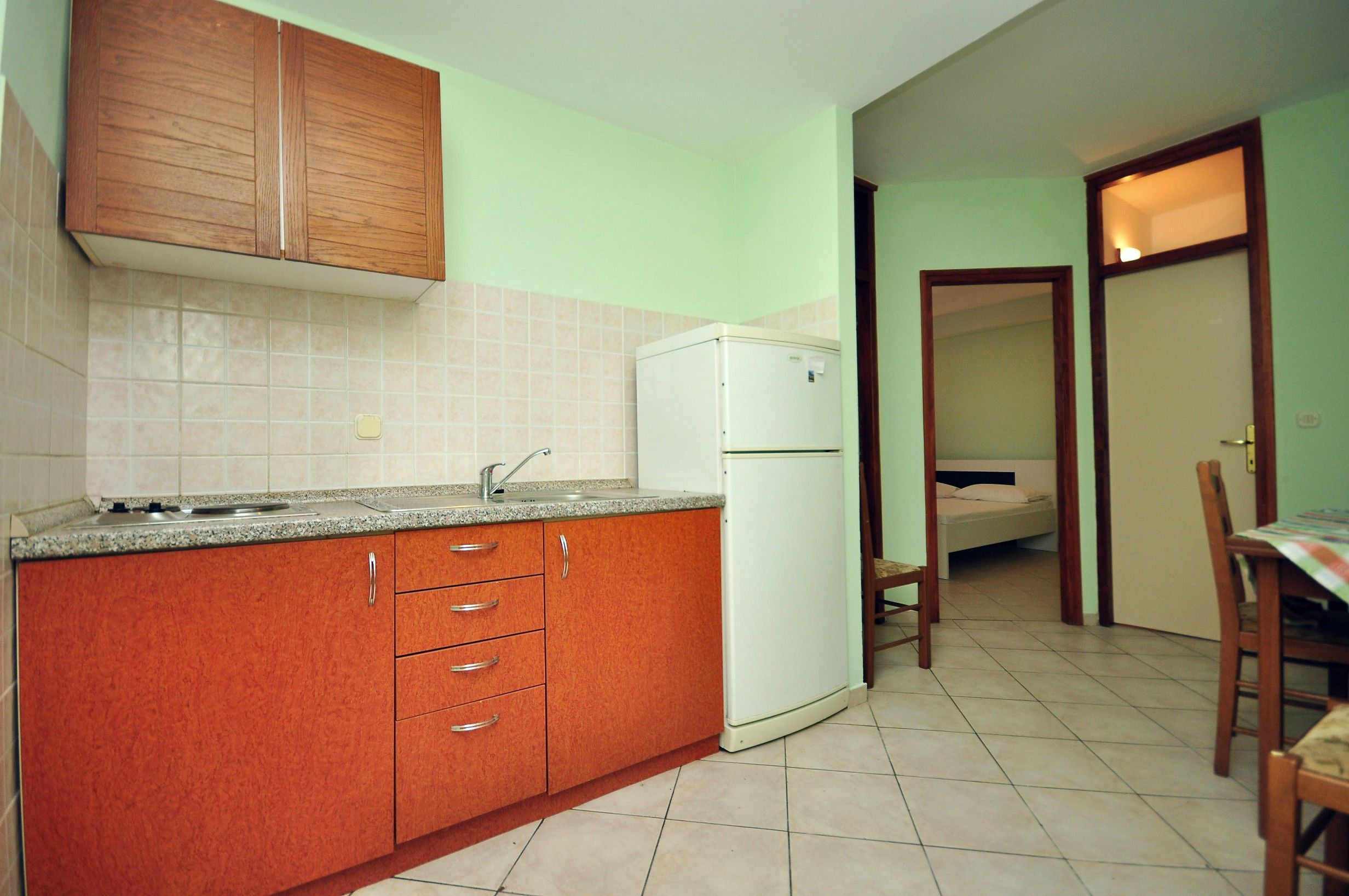 Private kitchen | Fridge, microwave, stovetop, cookware/dishes/utensils
