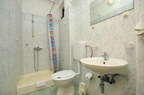 Bathroom | Towels - Apartments Marin (Novalja)