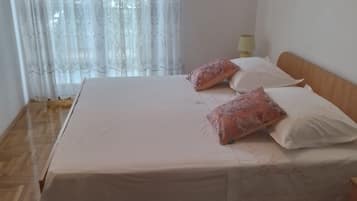 Iron/ironing board, free WiFi