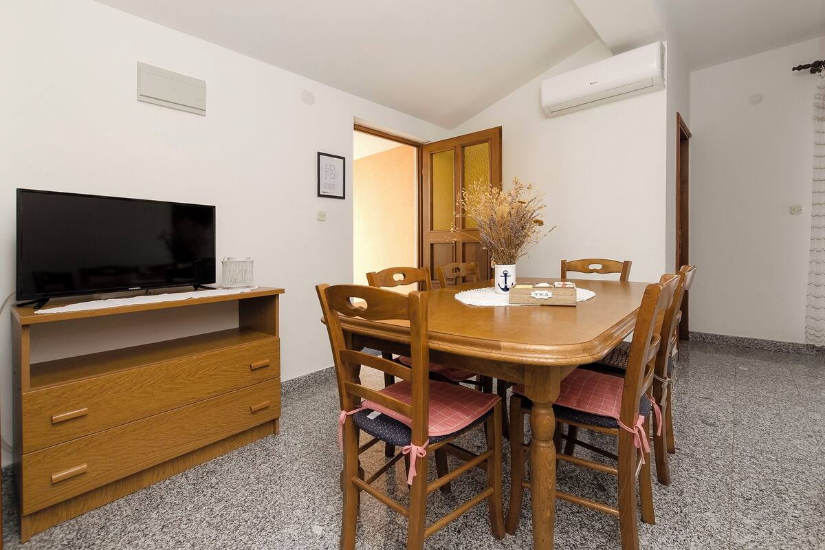 Apartment (A4) | Dining